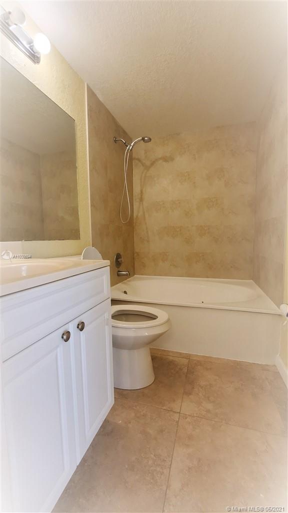 8068 Severn Drive, Unit D Boca Raton, FL 33433 - Photo 10 of 32