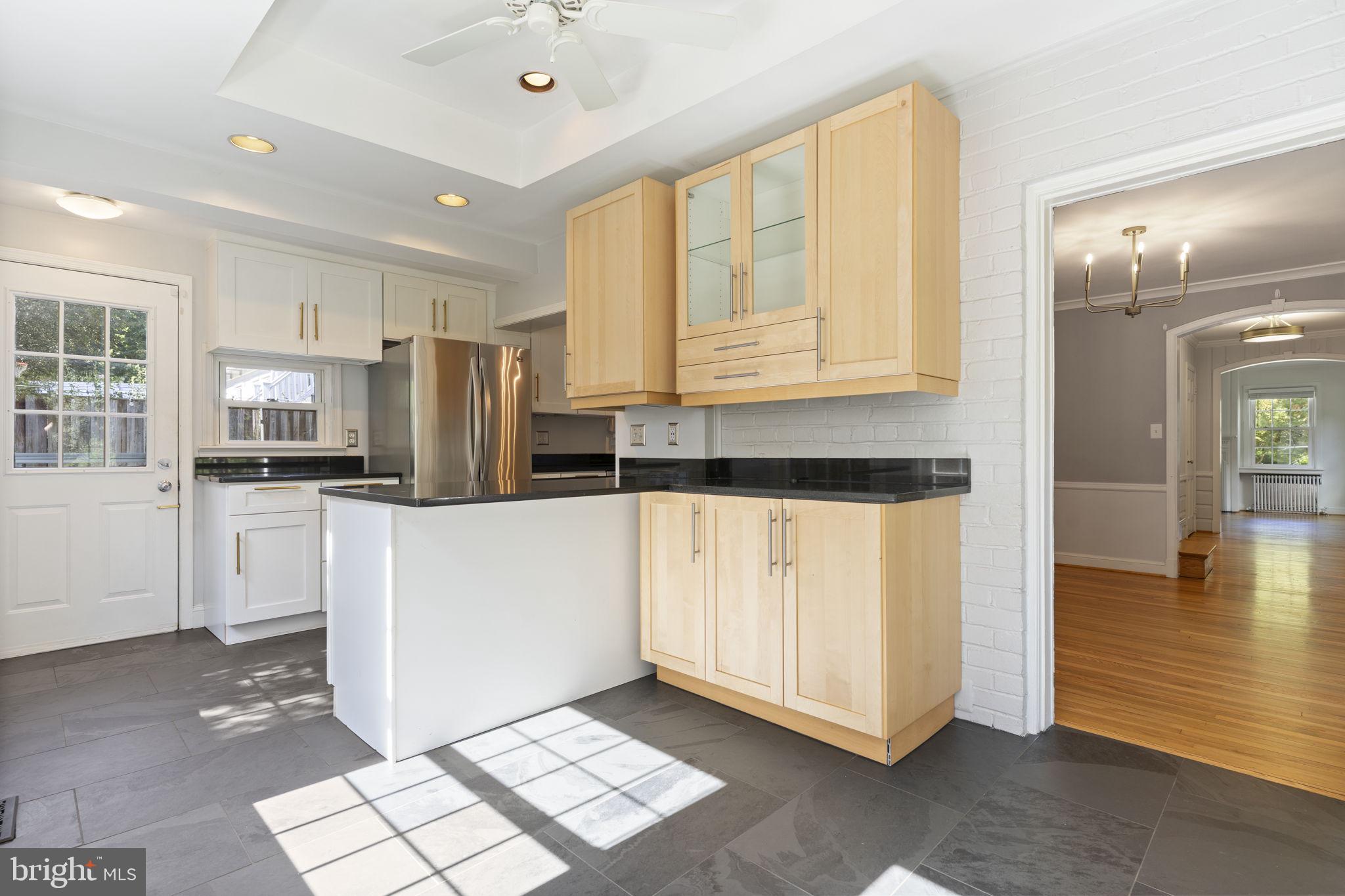 3114 Russell Road Alexandria, VA 22305 - Photo 12 of 57 Gallery Image 12