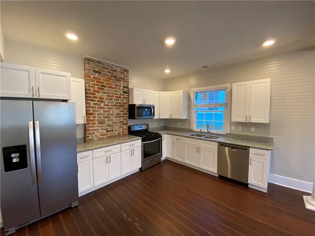 $2,300 | 819 North Robertson Street, New Orleans, LA 70116