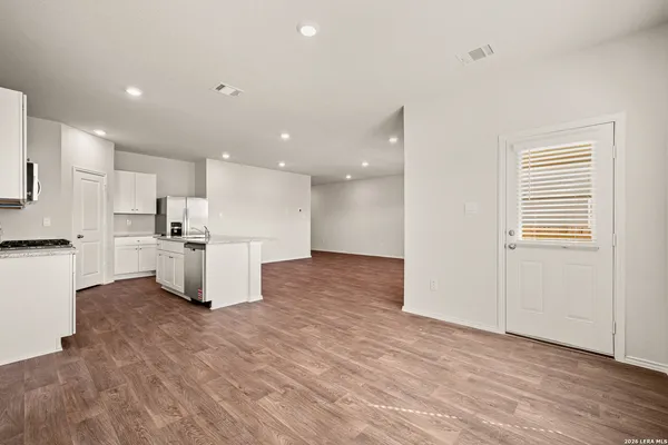 $2,400 | 14903 Pearl Flats, San Antonio, TX 78253