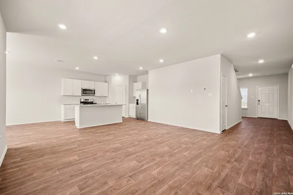 $2,400 | 14903 Pearl Flats, San Antonio, TX 78253