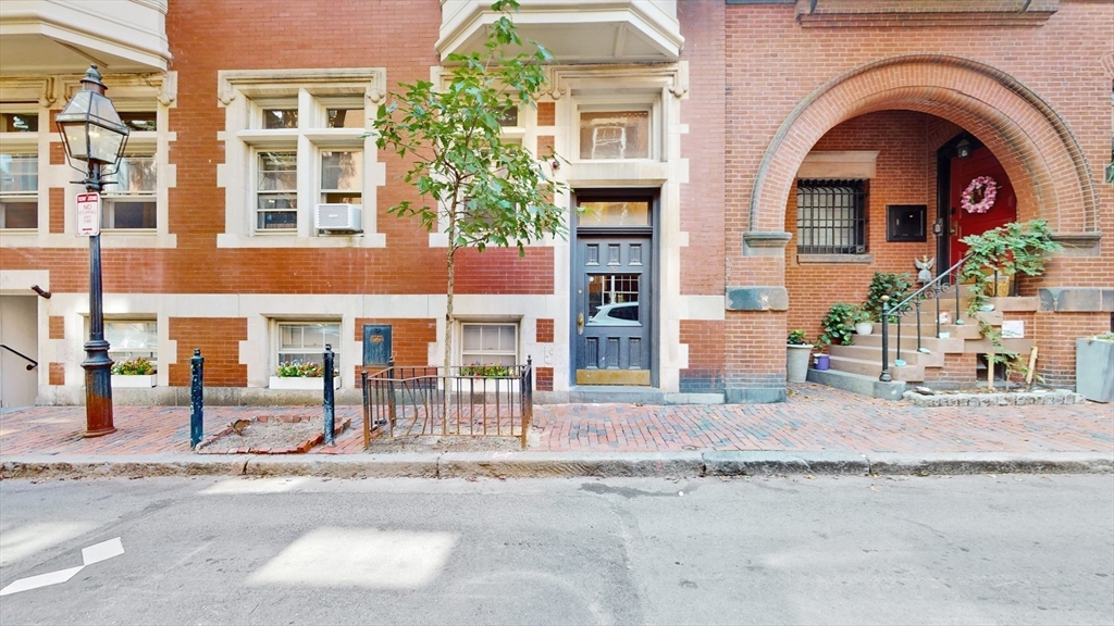 30 Pinckney Street, Unit 2 Boston, MA 02114 - Photo 17 of 18 a front view of a multi story residential apartment building