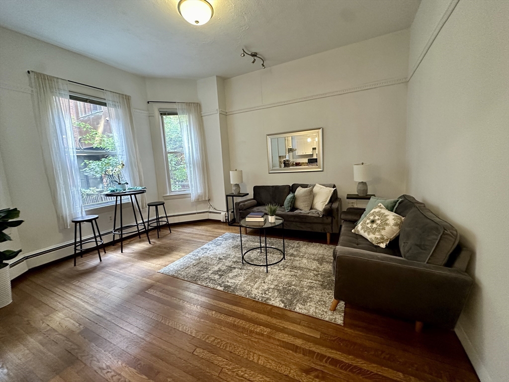 30 Pinckney Street, Unit 2 Boston, MA 02114 - Photo 8 of 18 a living room with furniture and a window