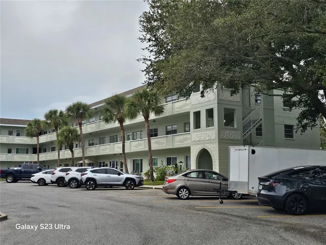 a view of parking area