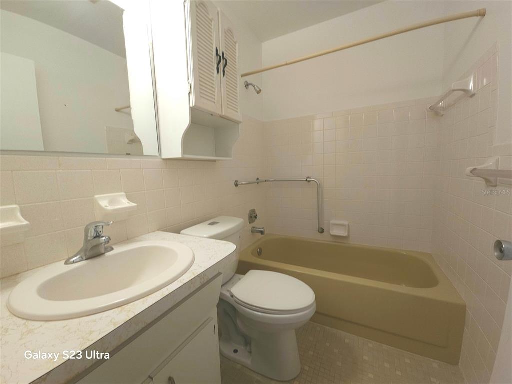 2386 Sumatran Way, Unit 44 Clearwater, FL 33763 - Photo 23 of 25 a bathroom with a sink a toilet and a bathtub