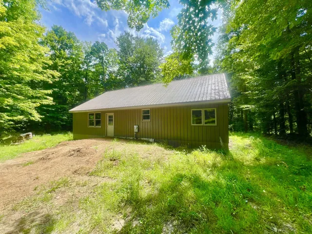 $199,900 | 2201 South Sand Lake Road, Hillsdale, MI 49242