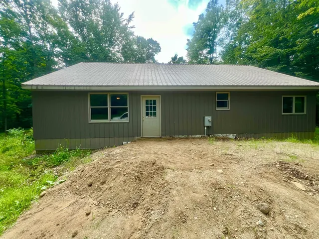 $199,900 | 2201 South Sand Lake Road, Hillsdale, MI 49242