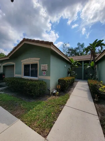 $2,300 | 220 Crestwood Circle, Unit 102, Royal Palm Beach, FL 33411