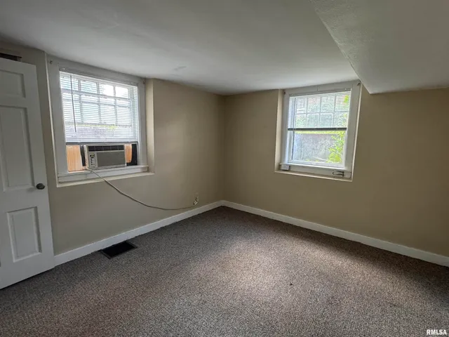 $1,050 | 2648 Ripley Street, Unit 5, Davenport, IA 52803