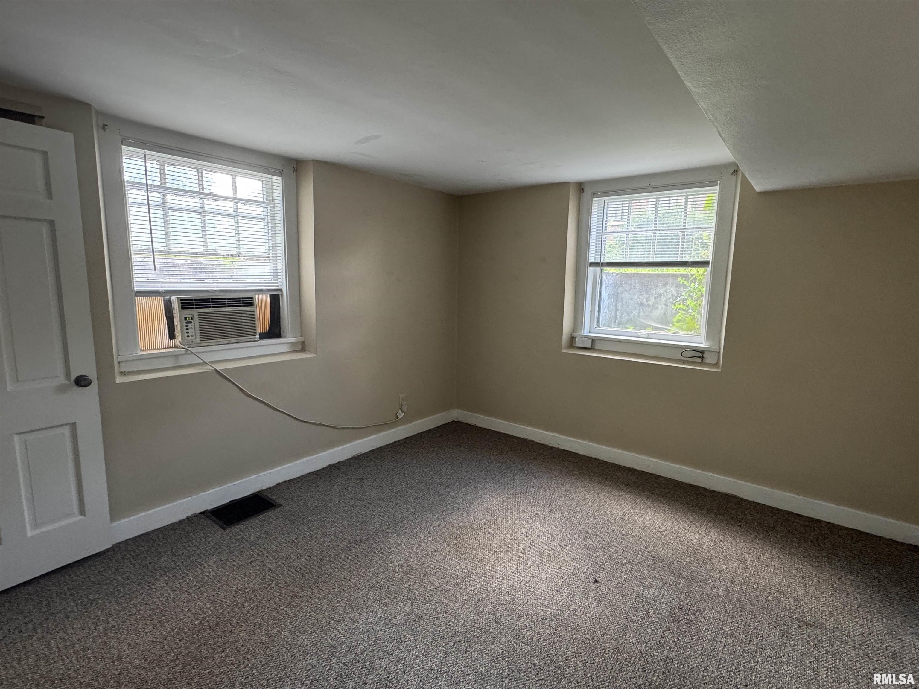 2648 Ripley Street, Unit 5 Davenport, IA 52803 - Photo 7 of 11