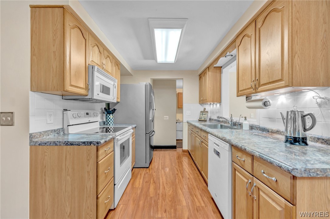 4631 Pine Manor, Unit E Clarence, NY 14031 - Photo 20 of 50