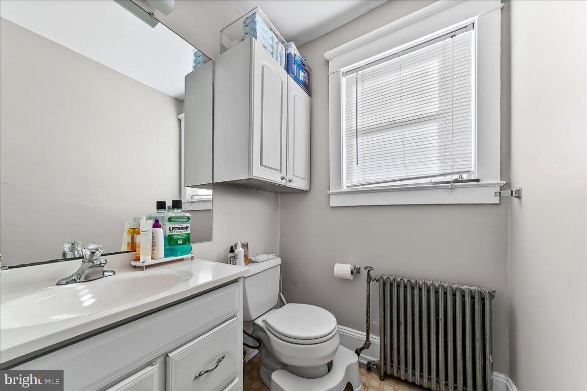 111 Gayley Street Media, PA 19063 - Photo 27 of 28 Second floor bathroom.