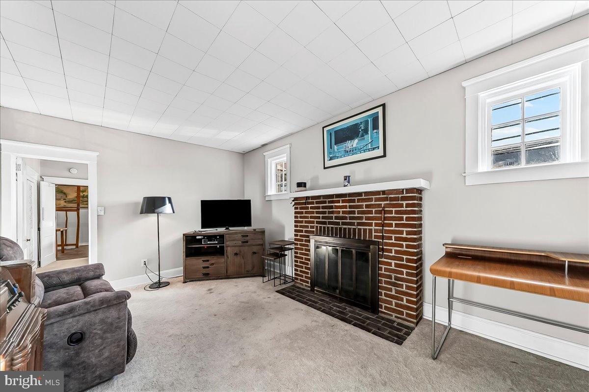 111 Gayley Street Media, PA 19063 - Photo 6 of 28 First floor livingroom.