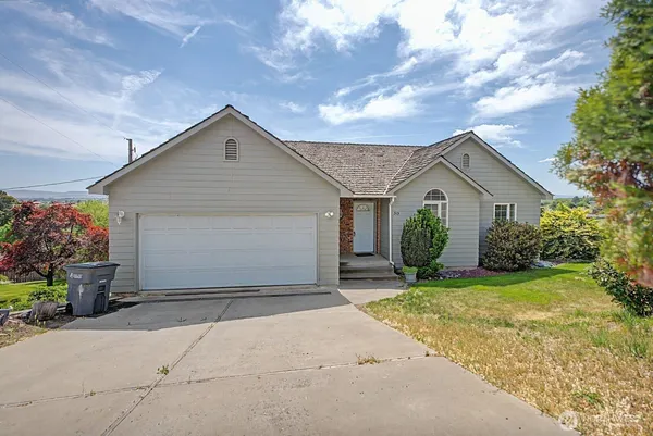$399,000 | 313 Peach Avenue, Sunnyside, WA 98944