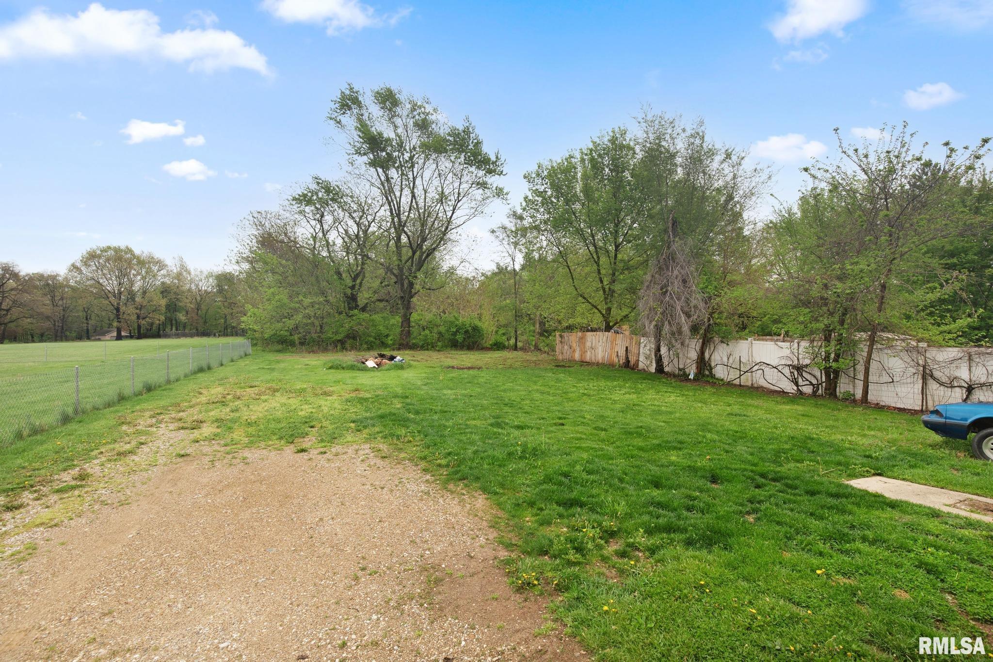 1003 Springfield Road East Peoria, IL 61611 - Photo 5 of 22 Gallery Image 5