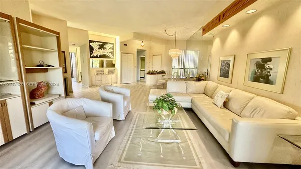 $429,000 | 7472 La Paz Boulevard, Unit 301, Boca Raton, FL 33433