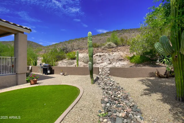 a picture of a cabinet