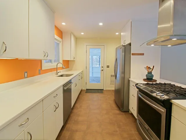 $619,000 | 248 Laurel Hill Drive, South Burlington, VT 05403