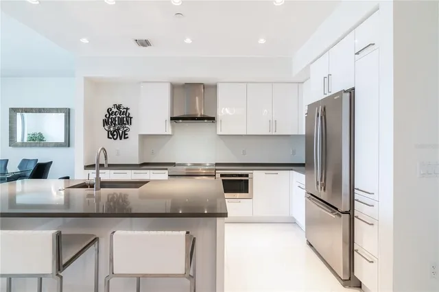 $6,500 | 111 South Pineapple Avenue, Unit 1002, Sarasota, FL 34236