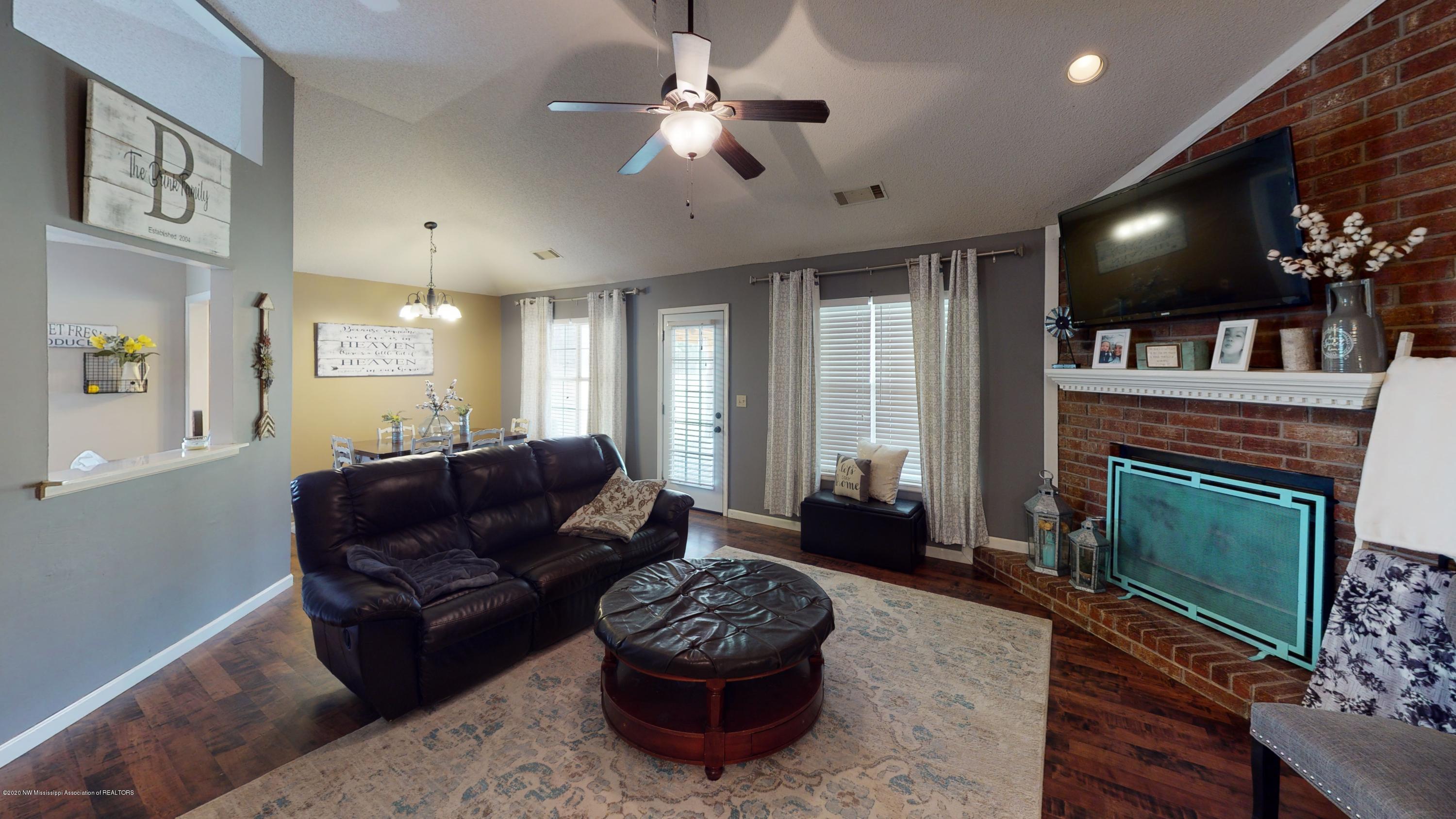 14305 French Road Byhalia, MS 38611 - Photo 6 of 35 14305-French-Rd-Living-Room