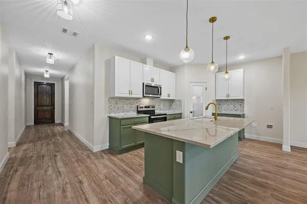 $2,350 | 5804 Houghton Avenue, Fort Worth, TX 76107