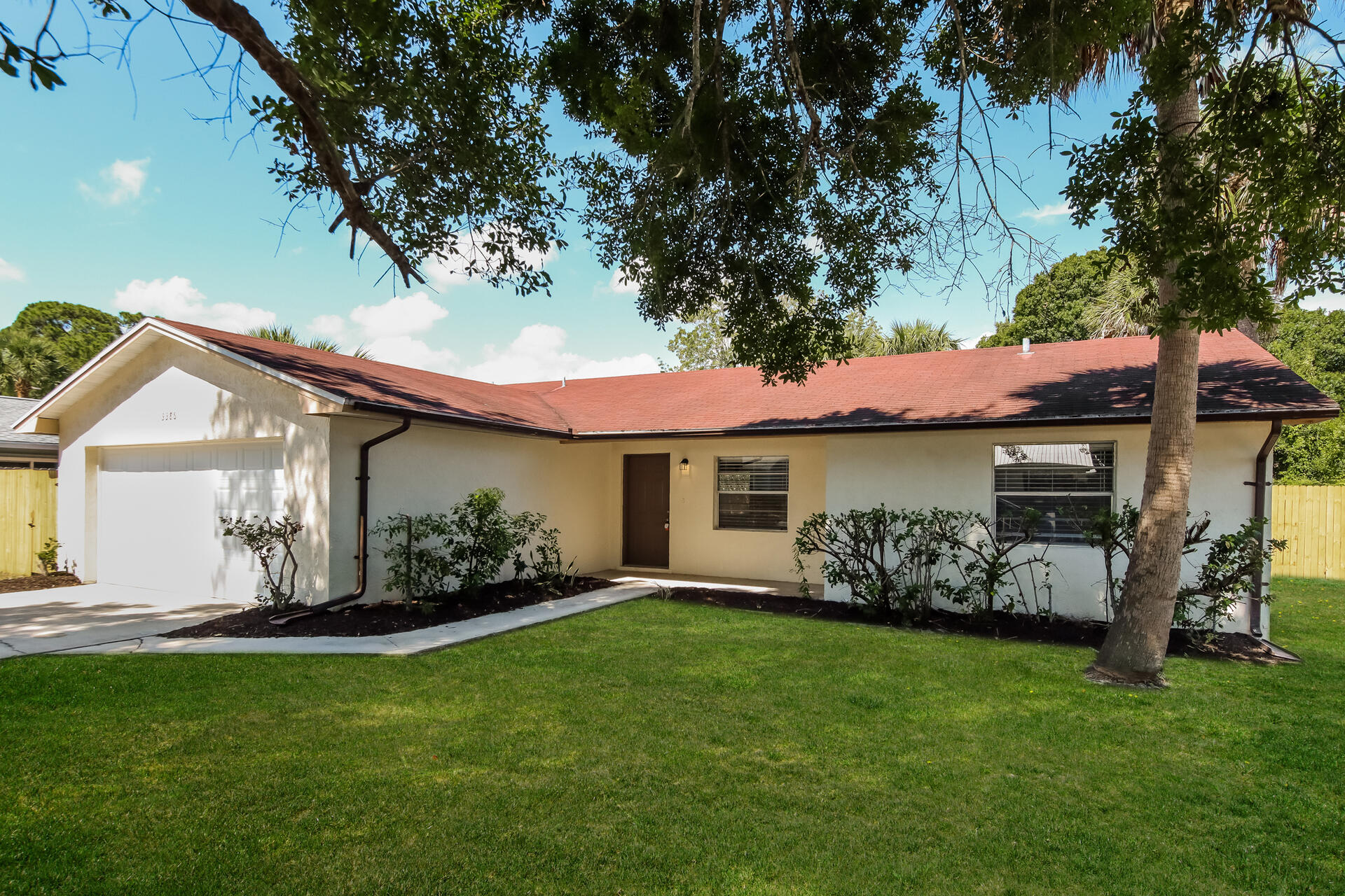 3386 Jay Tee Drive Melbourne, FL 32901 - Photo 2 of 16 a front view of house with yard and green space