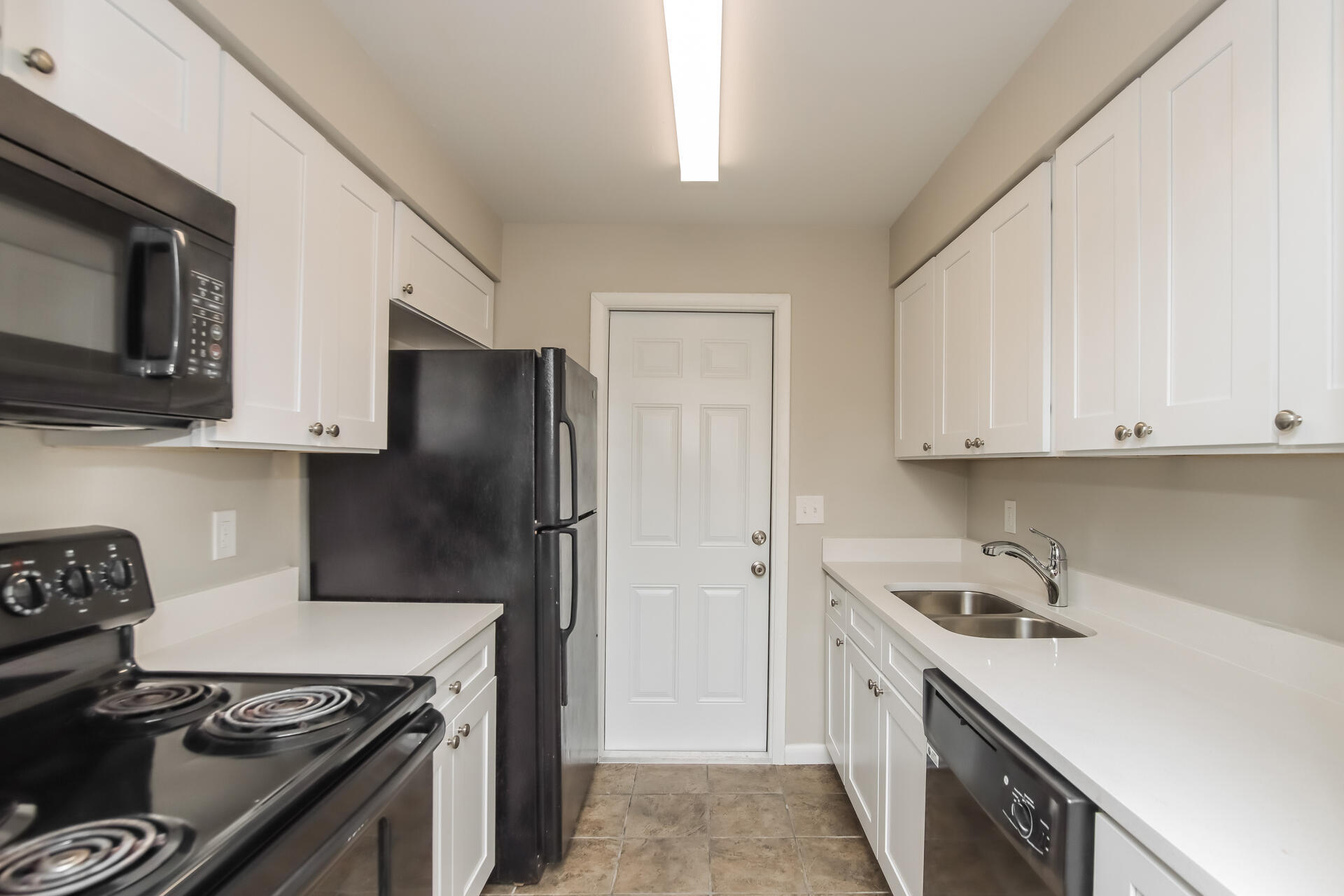 3386 Jay Tee Drive Melbourne, FL 32901 - Photo 6 of 16 a kitchen with a stove microwave and refrigerator