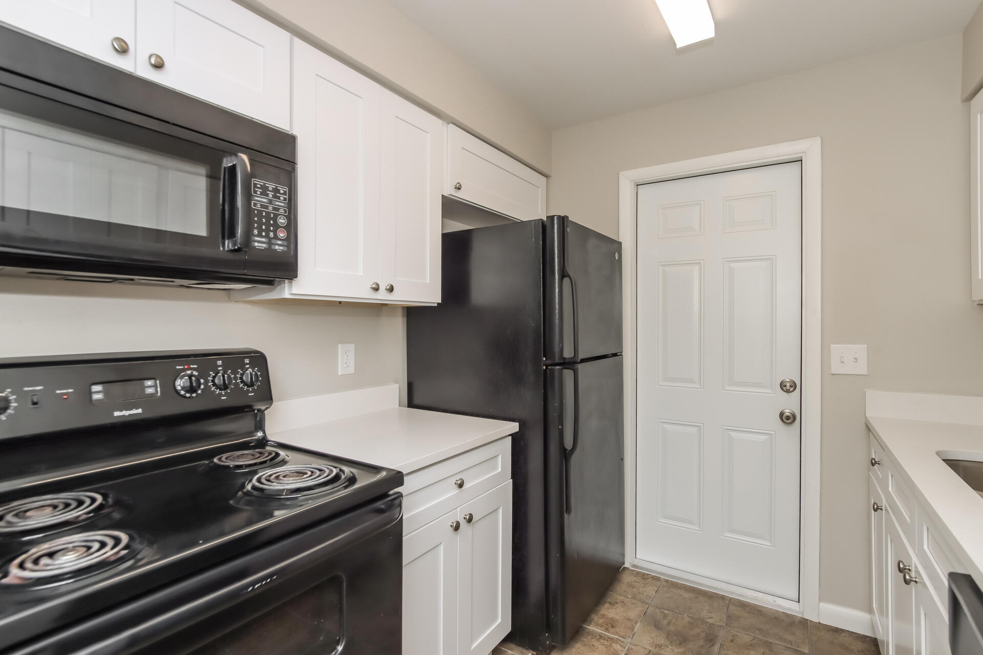 3386 Jay Tee Drive Melbourne, FL 32901 - Photo 7 of 16 a kitchen with a stove microwave and refrigerator