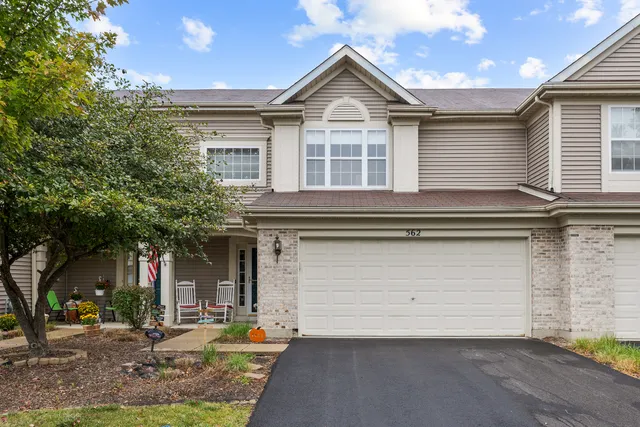 $279,900 | 562 Lancaster Drive, Pingree Grove, IL 60140