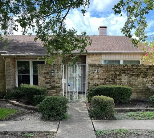 $1,700 | 10909 Glenwolde Drive, Unit 909, Houston, TX 77099