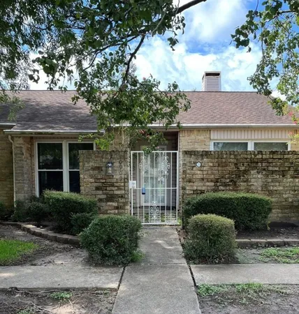 $1,700 | 10909 Glenwolde Drive, Unit 909, Houston, TX 77099