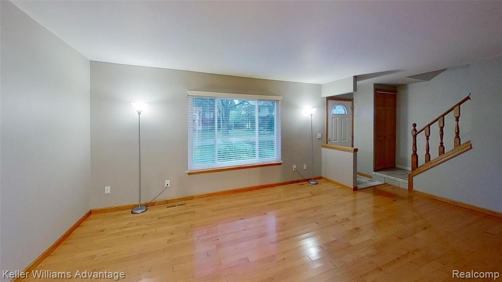202 Linhart Street Novi, MI 48377 - Photo 3 of 20