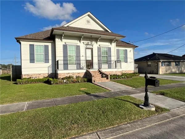 $309,000 | 2917 Volpe Drive, Chalmette, LA 70043
