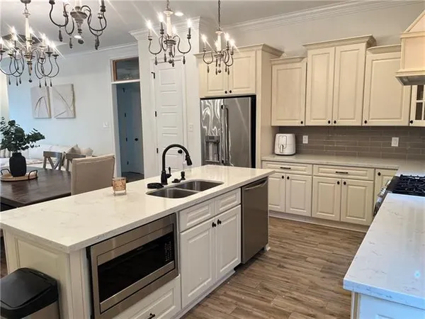 $309,000 | 2917 Volpe Drive, Chalmette, LA 70043