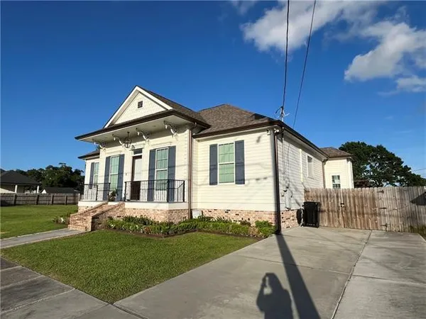 $309,000 | 2917 Volpe Drive, Chalmette, LA 70043