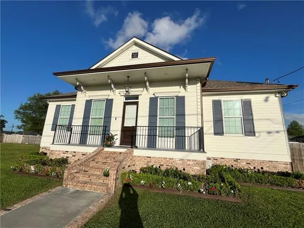 $309,000 | 2917 Volpe Drive, Chalmette, LA 70043