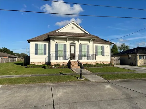 $309,000 | 2917 Volpe Drive, Chalmette, LA 70043