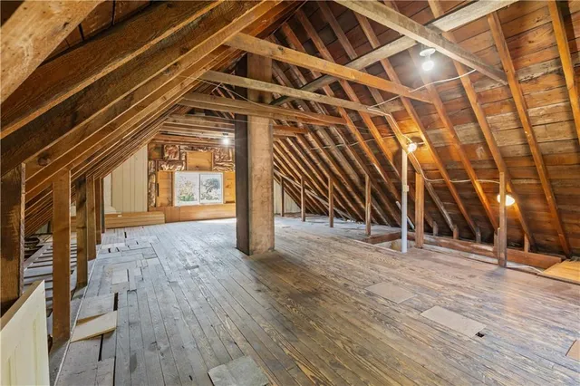 a view of a garage with wooden roof