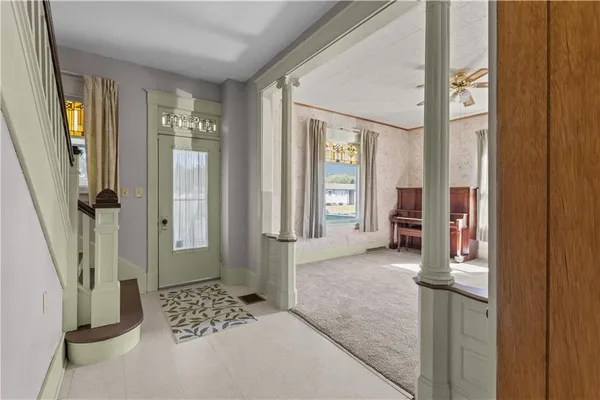 a view of livingroom with furniture and a ceiling fan