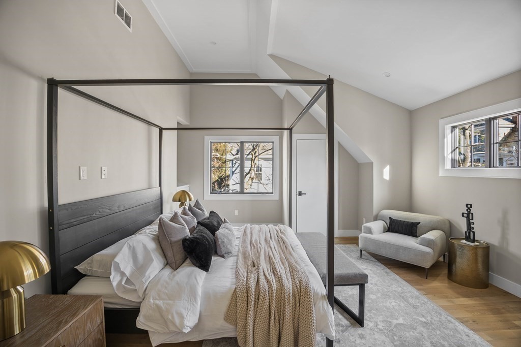 33 Glenland Road, Unit 2 Brookline, MA 02467 - Photo 14 of 40 Gallery Image 14