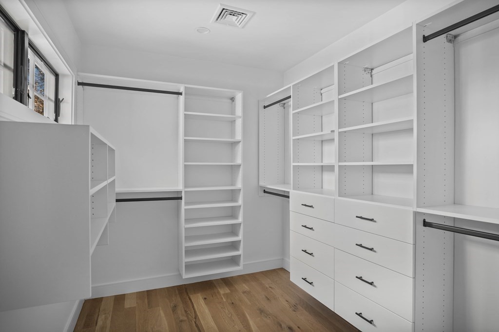 33 Glenland Road, Unit 2 Brookline, MA 02467 - Photo 17 of 40 Gallery Image 17