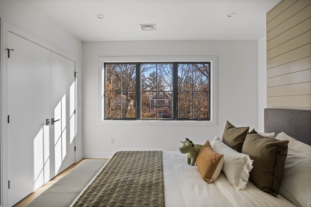 33 Glenland Road, Unit 2 Brookline, MA 02467 - Photo 27 of 40 Gallery Image 27