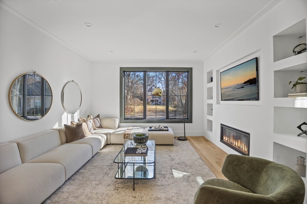 33 Glenland Road, Unit 2 Brookline, MA 02467 - Photo 3 of 40 Gallery Image 3