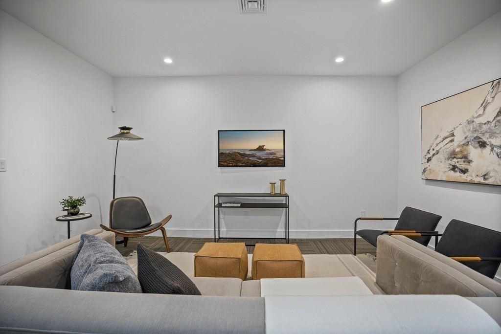 33 Glenland Road, Unit 2 Brookline, MA 02467 - Photo 32 of 40 Gallery Image 32
