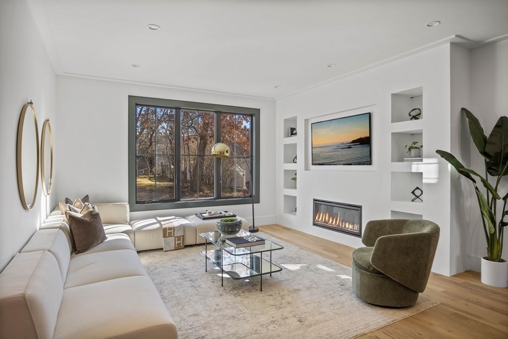 33 Glenland Road, Unit 2 Brookline, MA 02467 - Photo 5 of 40 Gallery Image 5