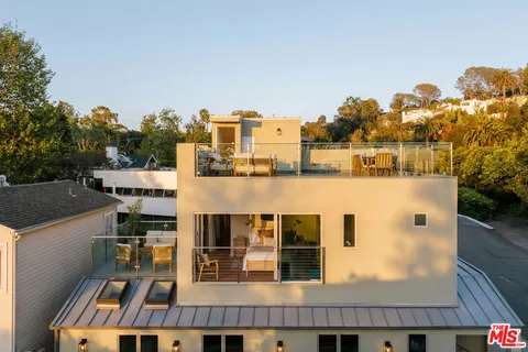 $3,295,000 | 257 Entrada Drive, Santa Monica, CA 90402