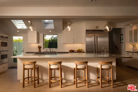 $3,295,000 | 257 Entrada Drive, Santa Monica, CA 90402