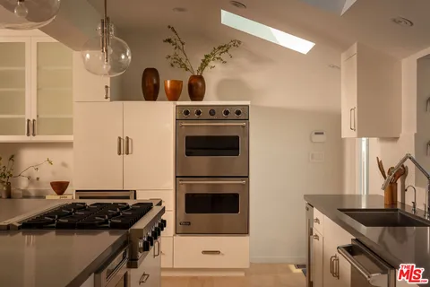 $3,295,000 | 257 Entrada Drive, Santa Monica, CA 90402