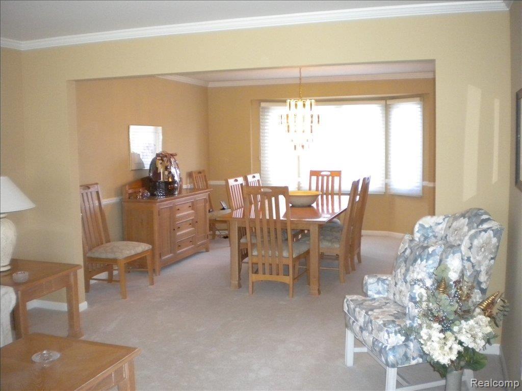 1795 Quincy Drive Rochester, MI 48306 - Photo 8 of 11 FAMILY TO DINING RM