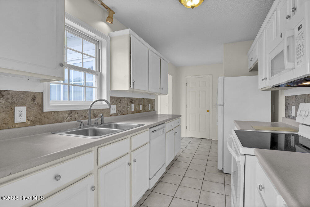 1372 East Boiling Spring Road Southport, NC 28461 - Photo 11 of 36 020_p1899208_839